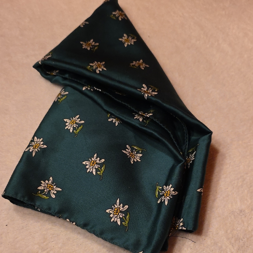 Edelweiss Green Scarf